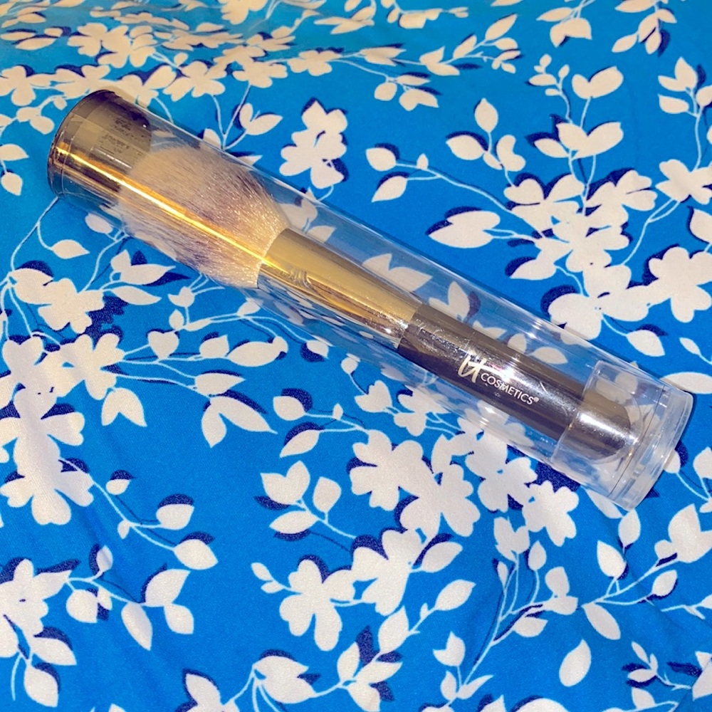 It Cosmetics Heavenly Luxe powder brush
